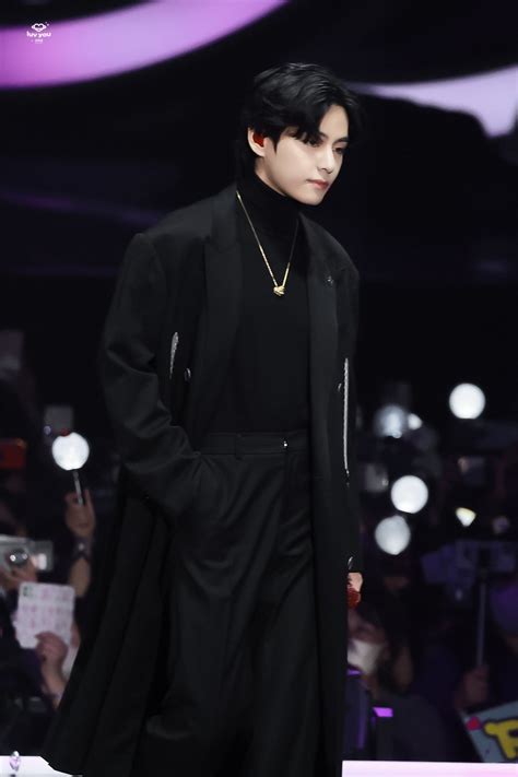 taehyung tma awards show outfit.